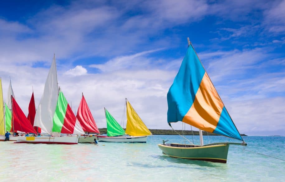 Pirogue cruises in the lagoon of Pointe d'Esny